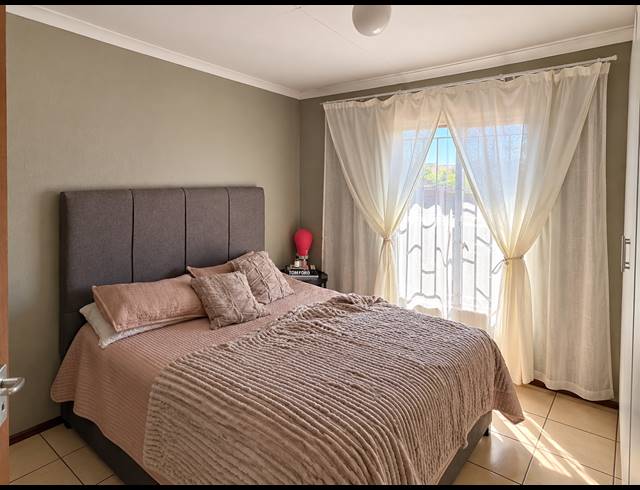 2 BEDROOM HOUSE FOR SALE IN SAVANNA CITY